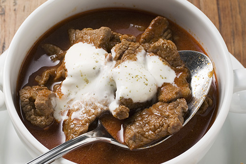 Kraeftige Gulaschsuppe – bereits im Mittelalter sehr beliebt