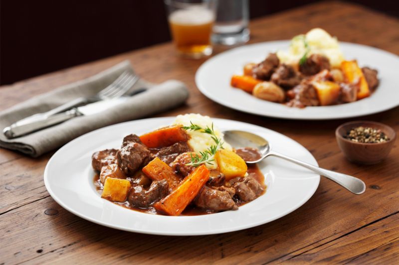 Goulasch et bière vont bien ensemble.