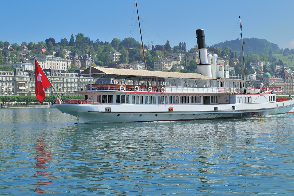 Bateau à vapeur sur le lac de Lucerne