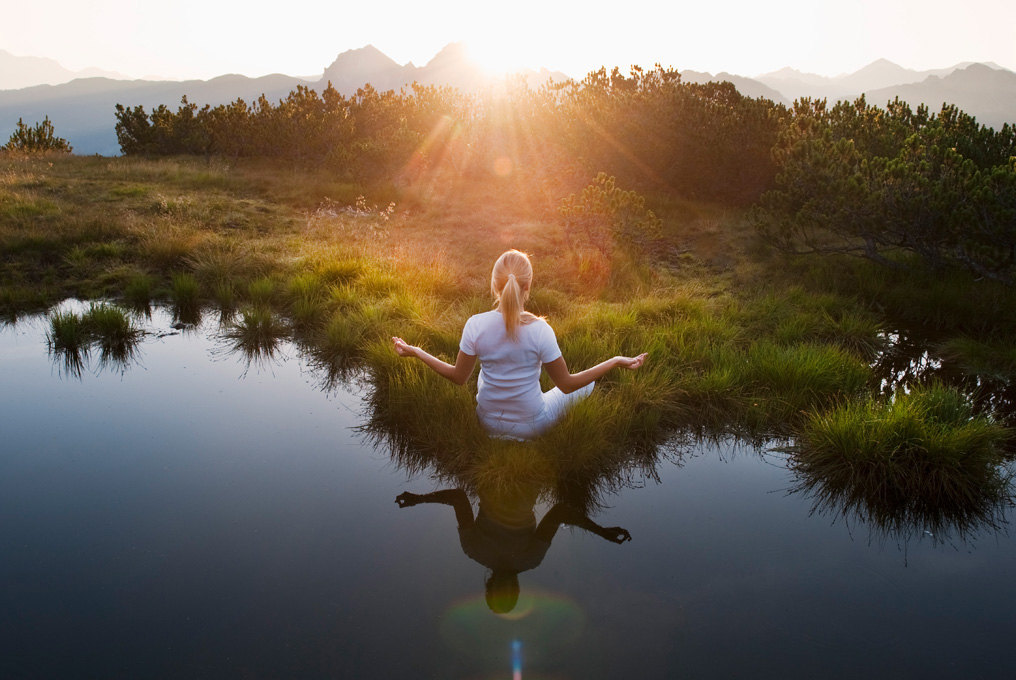 Frau beim Meditieren