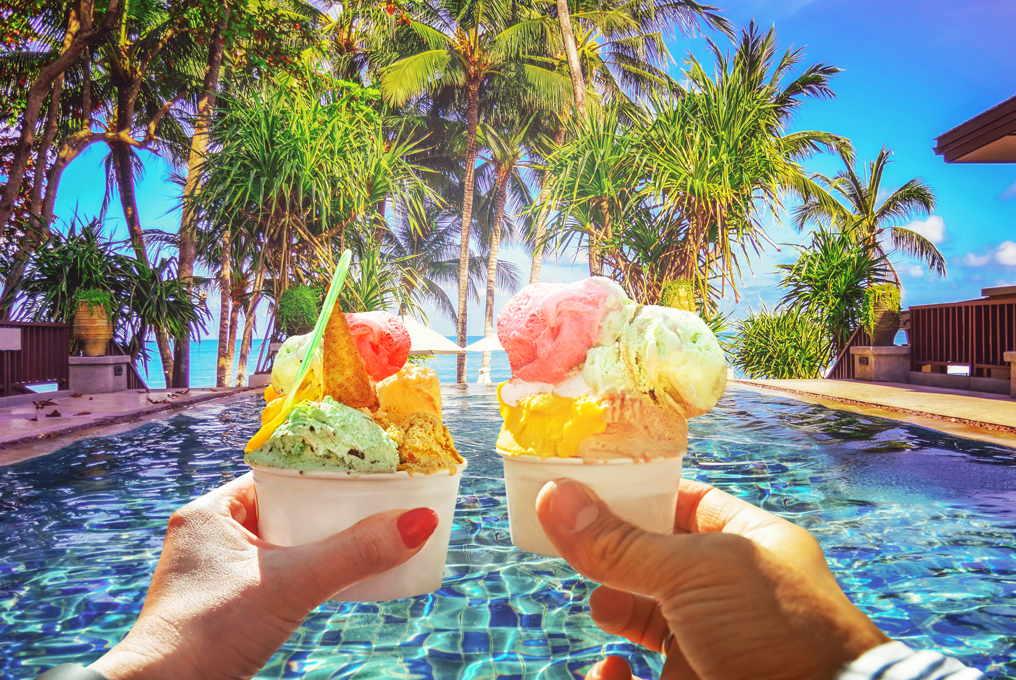 Collana a bordo piscina