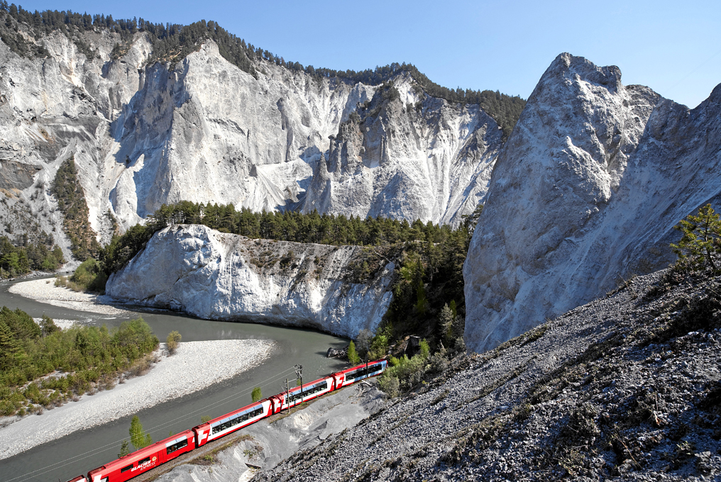 Mit dem Glacier-Express durch die Rheinschlucht