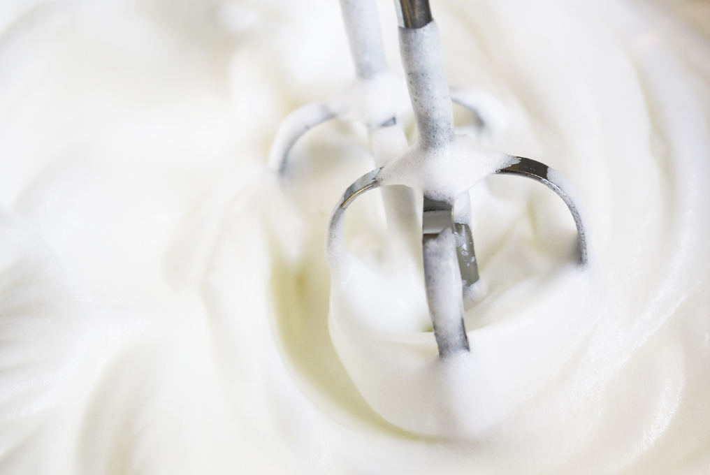 Steifer Eiweissschaum