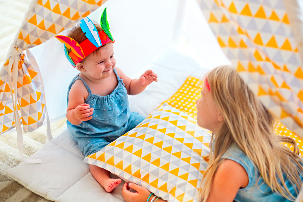 I bambini giocano in camera