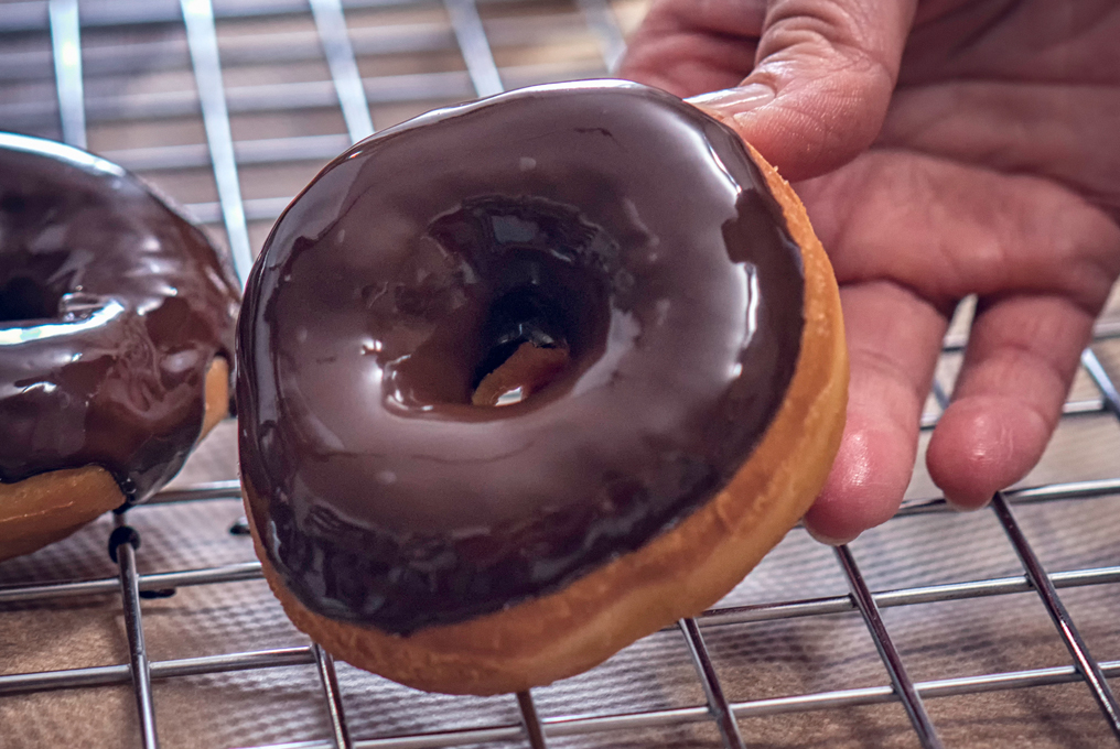 glaçage au chocolat brillant