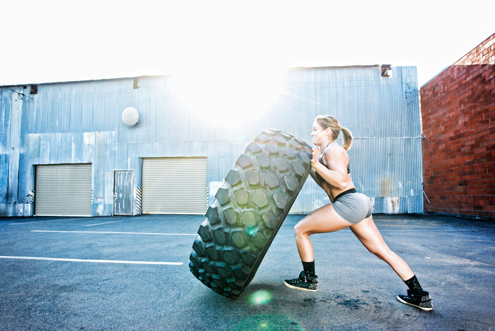 Femme aux pneus énormes
