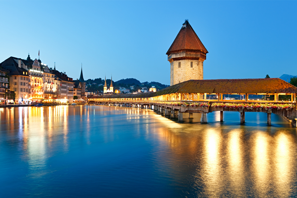 Le célèbre pont en bois de Lucerne.