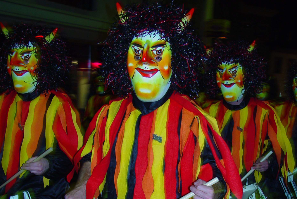 Batterista con larve giallo-rosso.