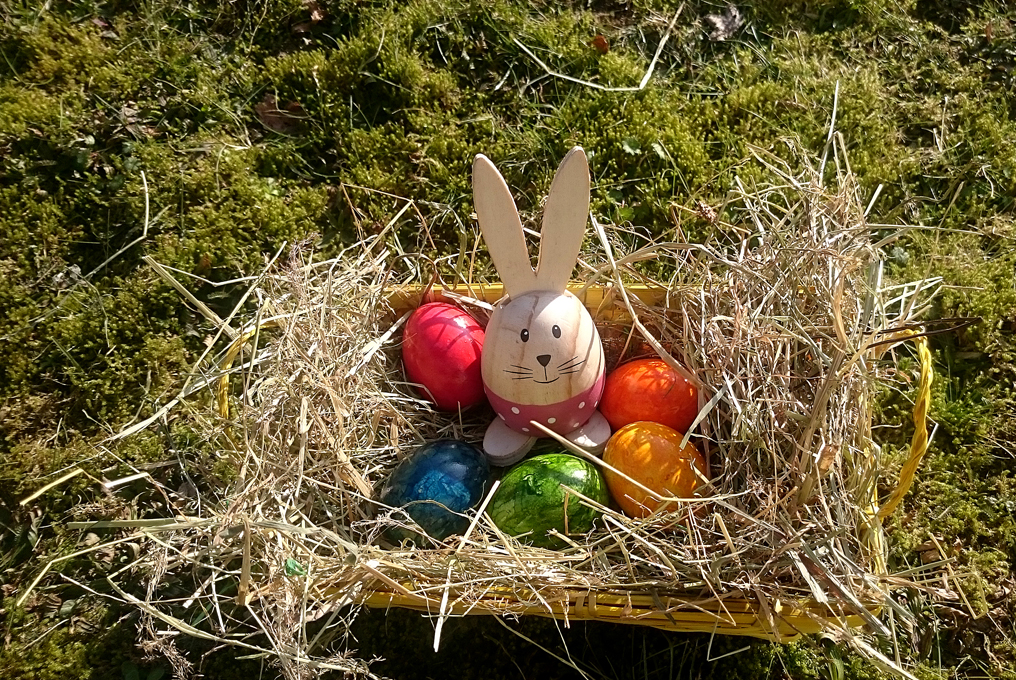 Un colorato nido pasquale