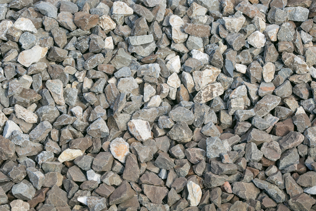 Ein steiniger Gehweg.