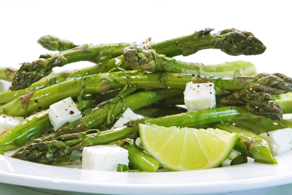 Spargeln mit Limetten.