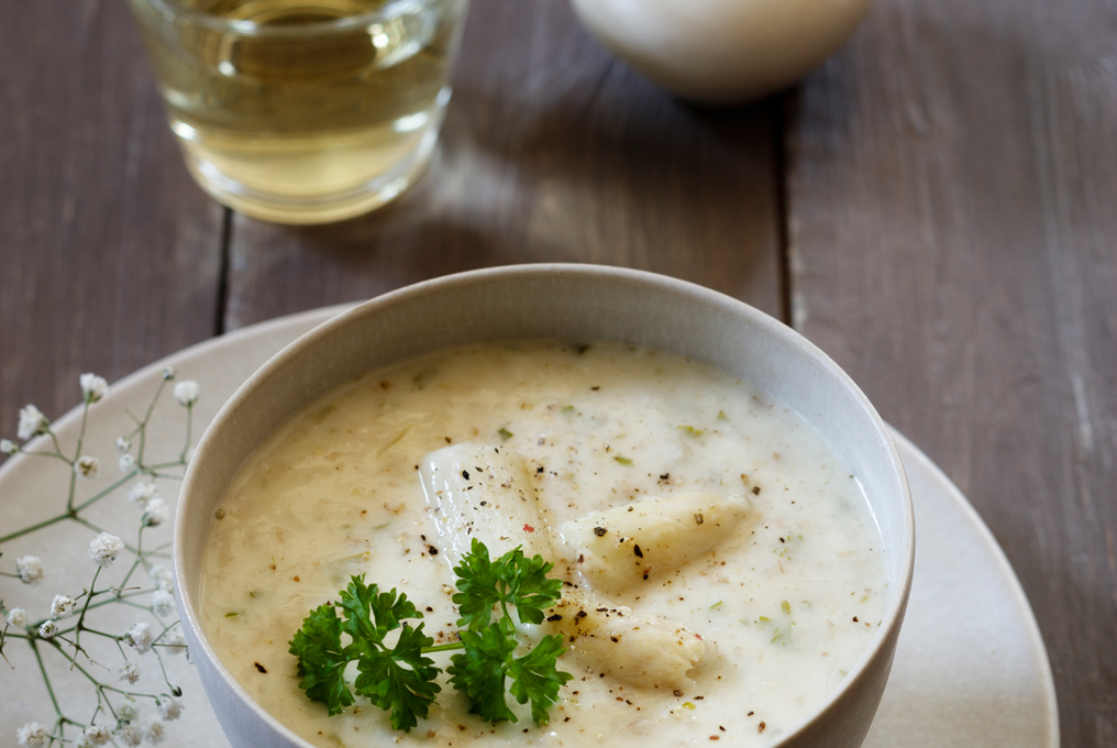 Deliziosa zuppa di asparagi.