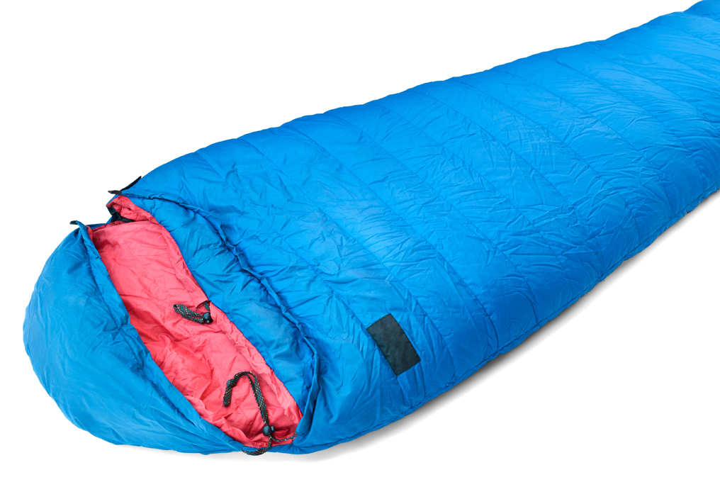 Un sac de couchage bleu