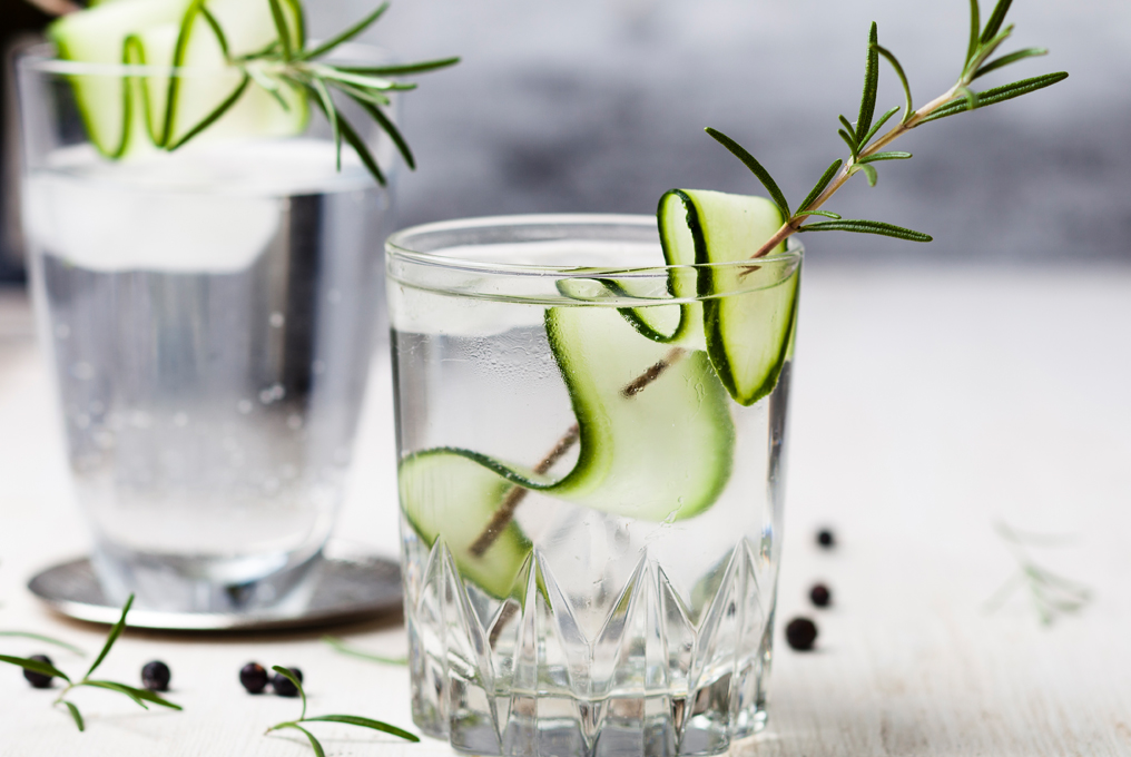 Un bicchiere Gin Tonic con cetriolo