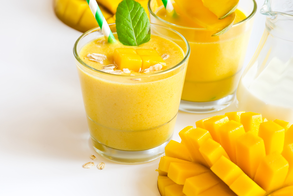 Mango-Orangenfrappé