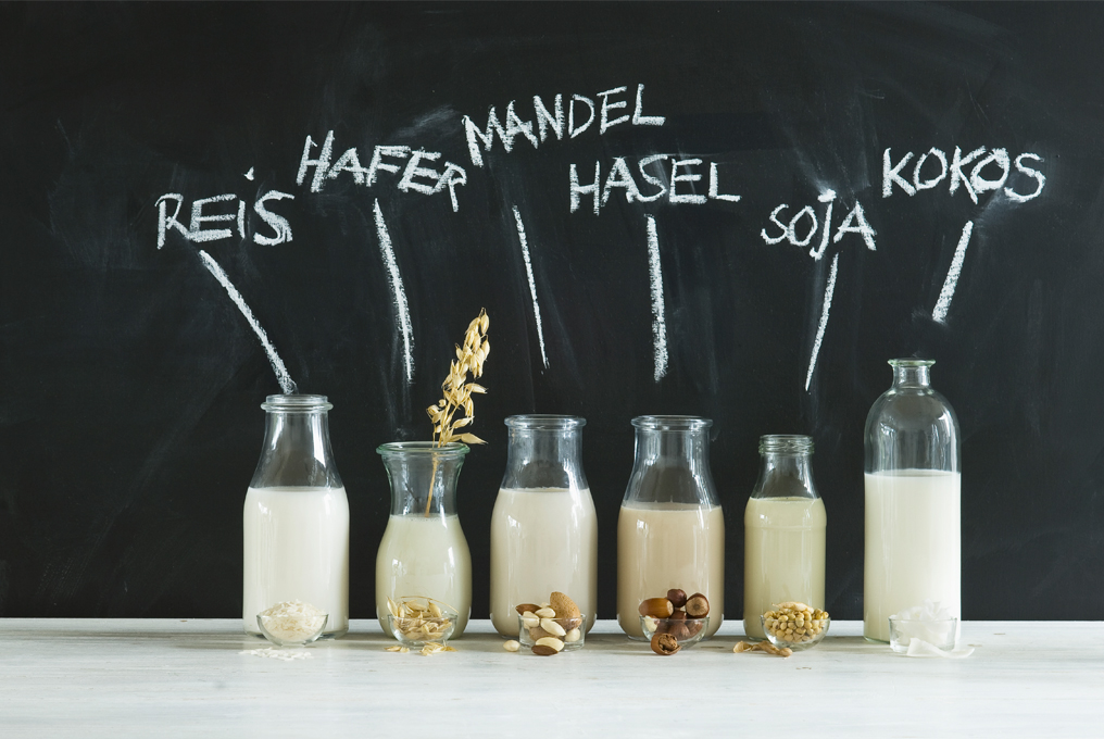 Verschiedene Arten von Pflanzenmilch