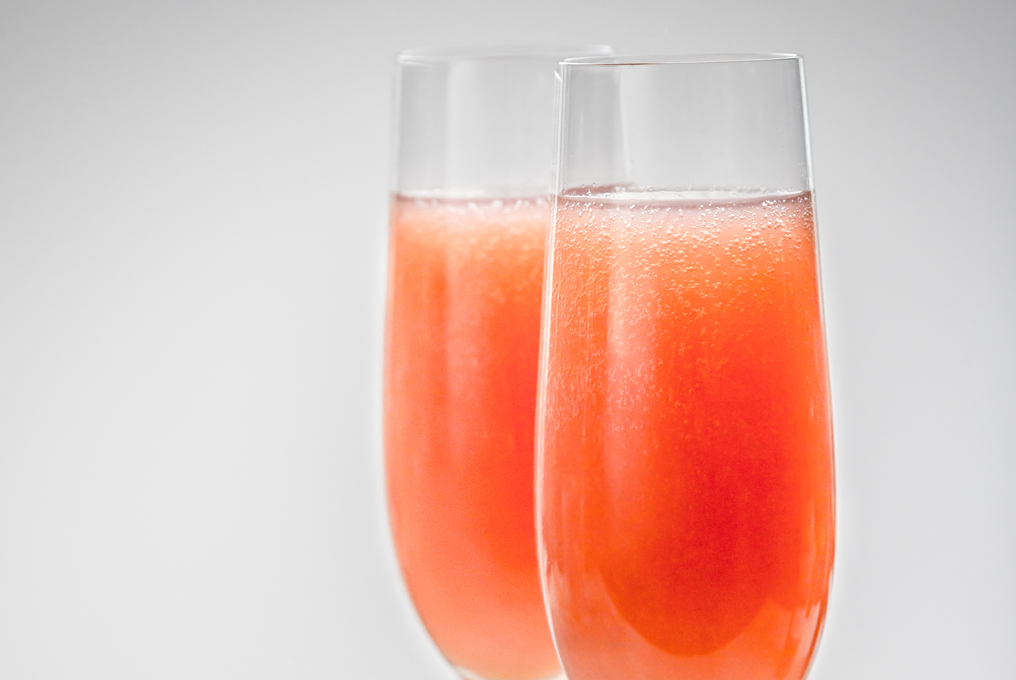 Deux verres de vin mousseux