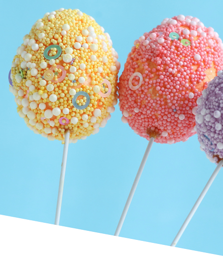 Eier mit Perlen beklebt