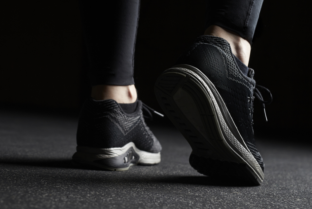 Schwarze Turnschuhe