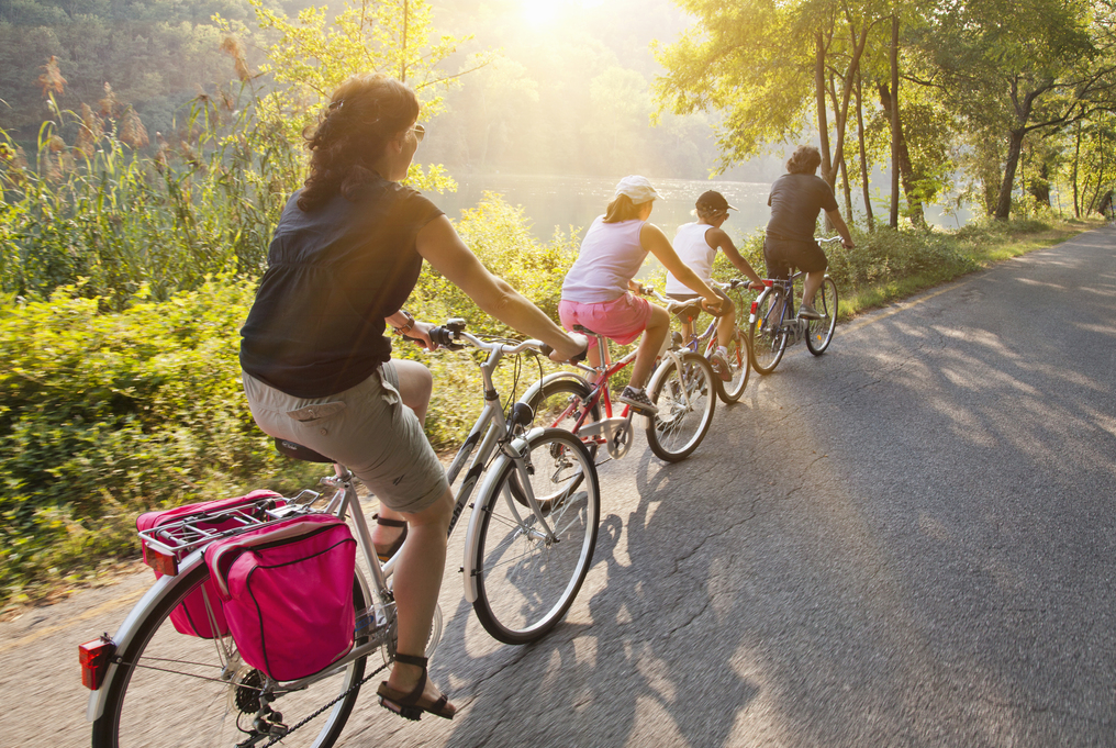 Famiglia in bicicletta