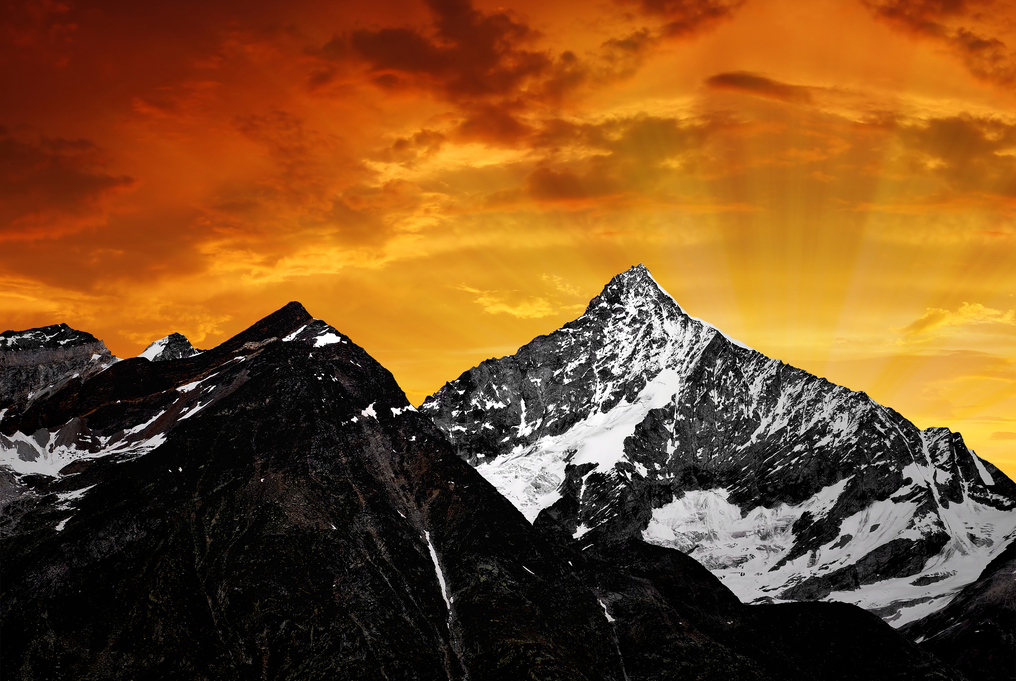 Montagnes au coucher du soleil