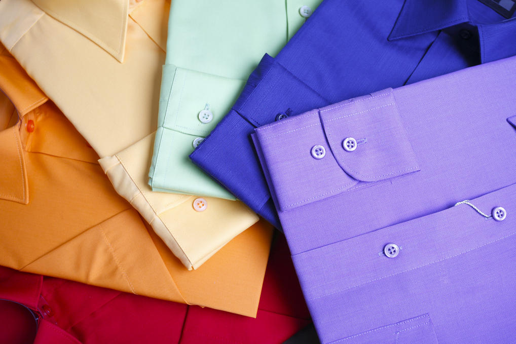 Chemises de diverses couleurs