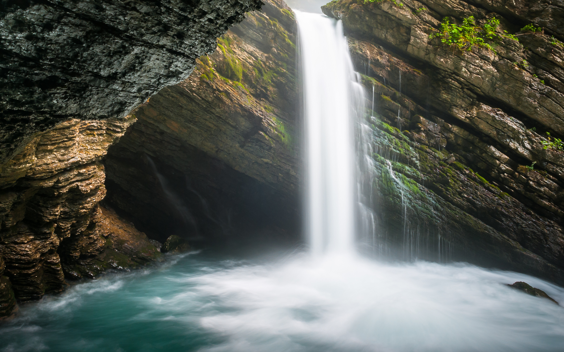 Cascade dans la gorge