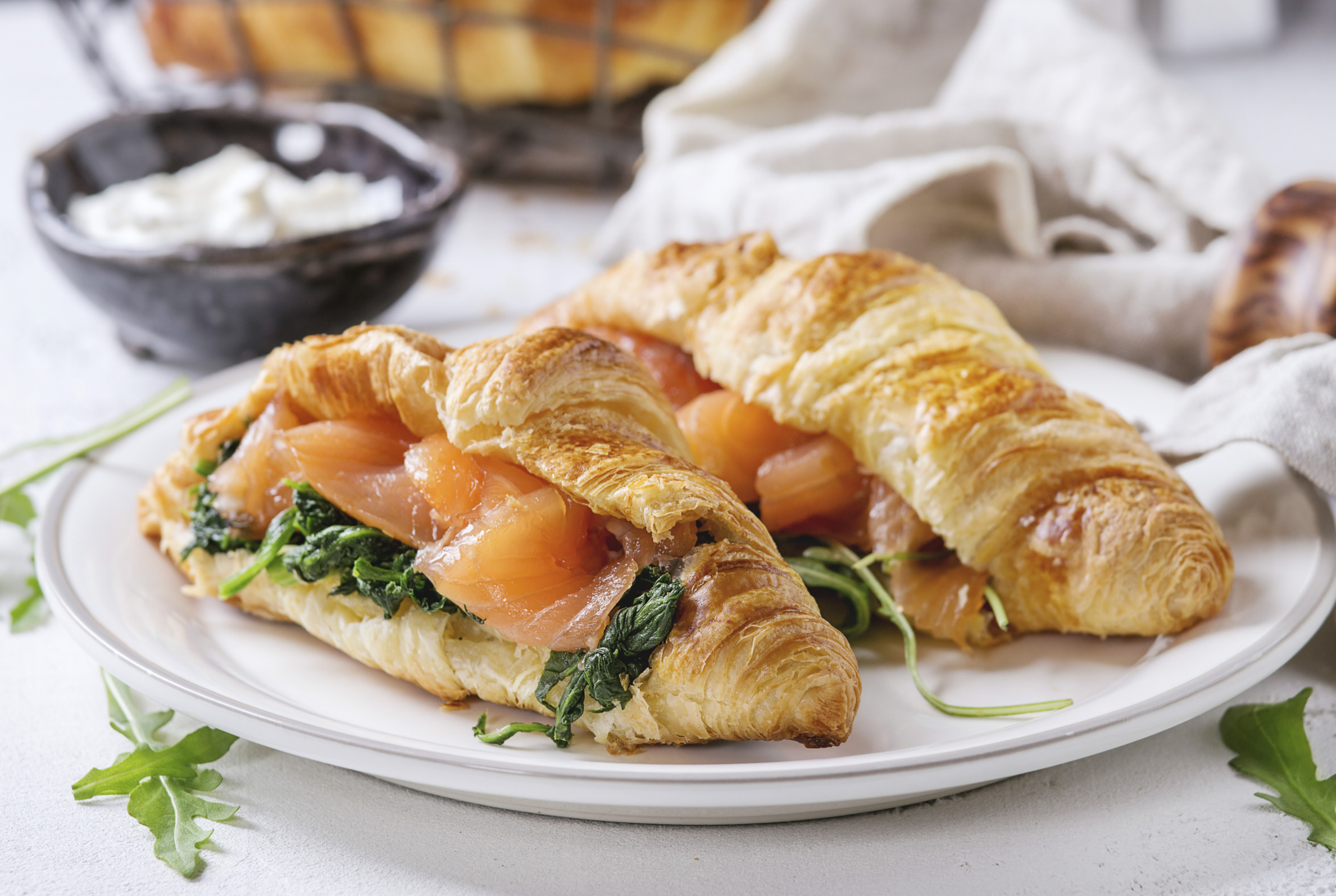 Croissant gefüllt mit Lachs