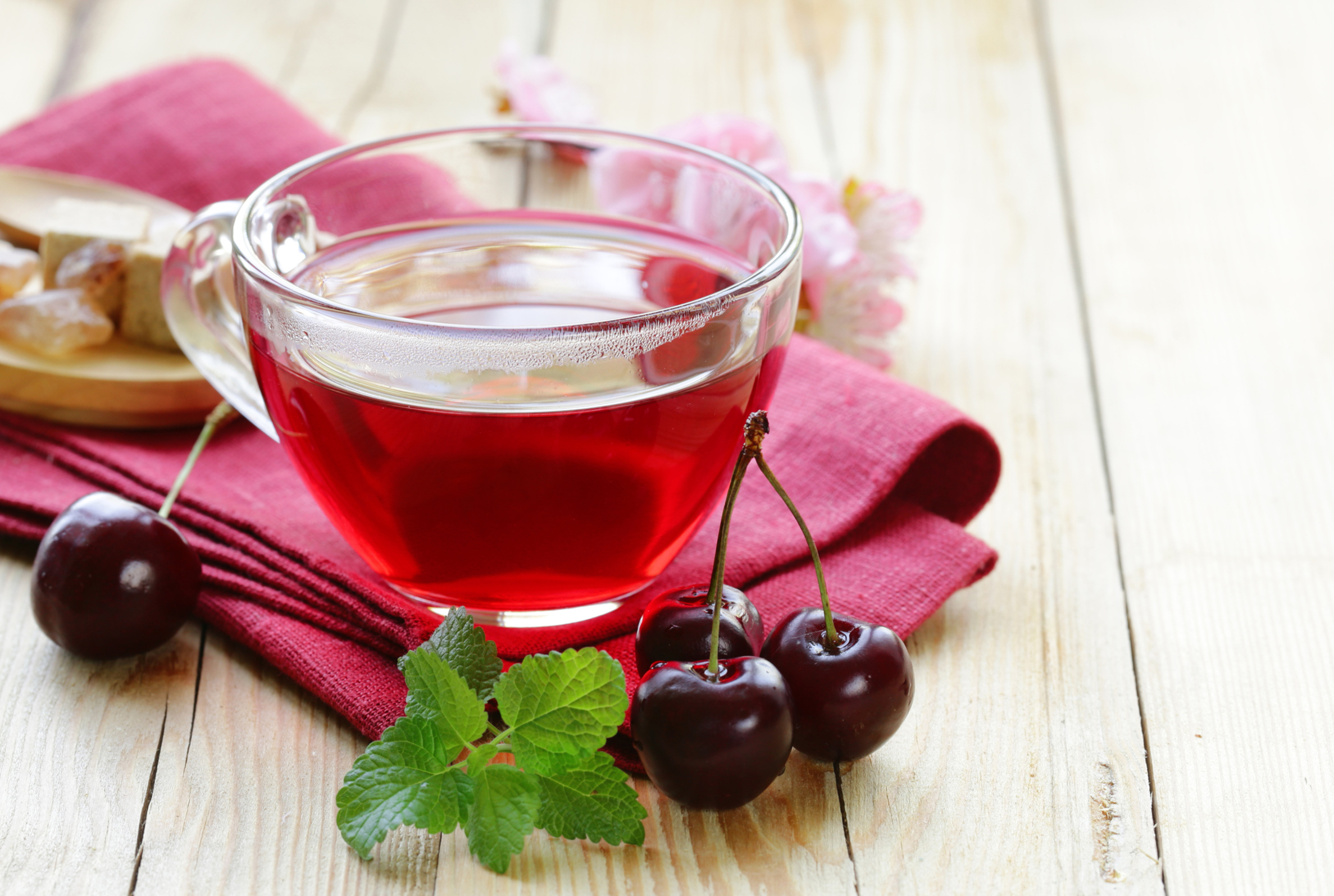Tee mit Kirschen