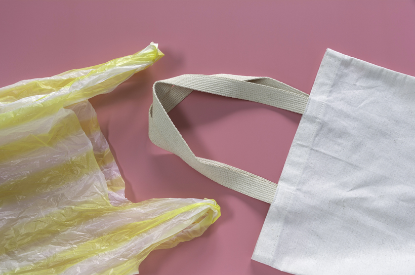 Totbags auf pinkem Hintergrund