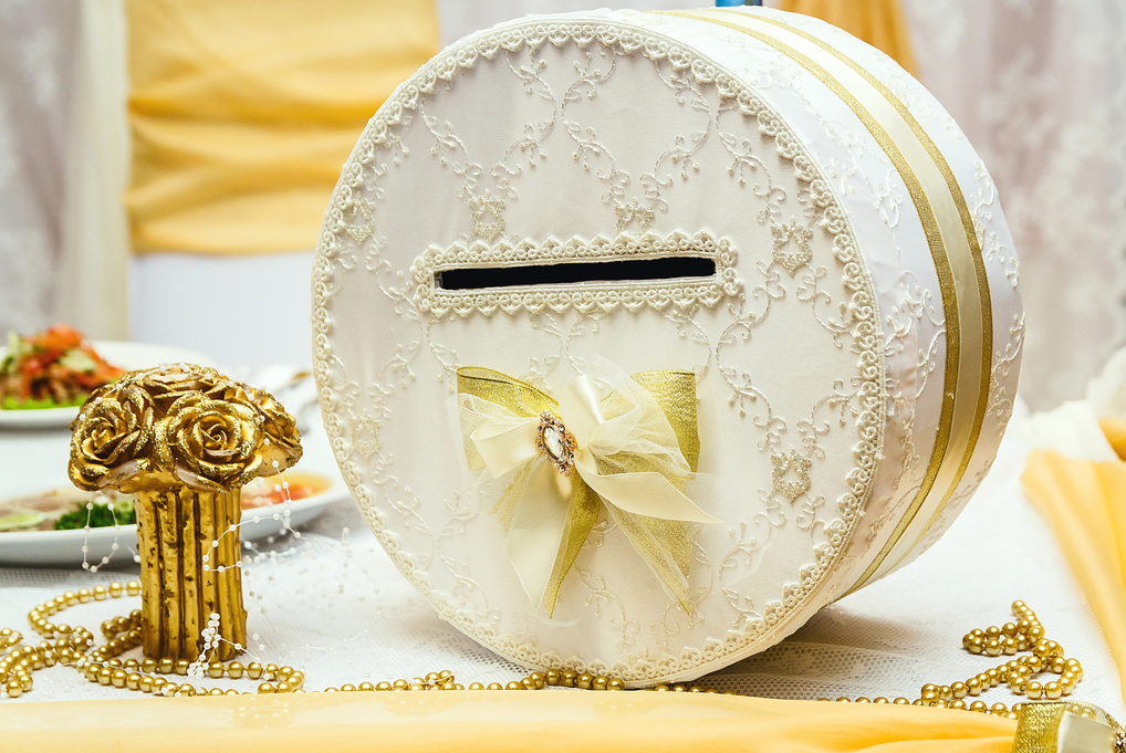 salvadanaio originale splendidamente decorato