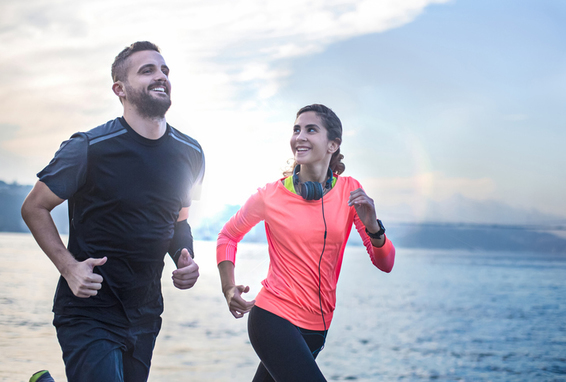 Paar am Joggen, Uv-Kleidung