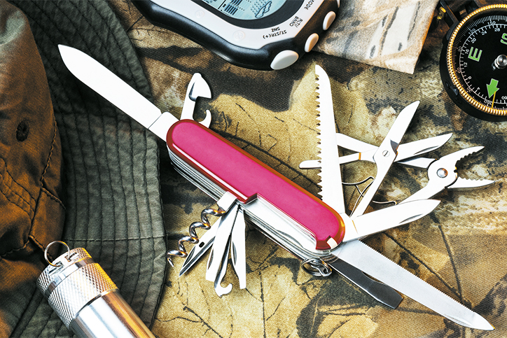 Taschenmesser und weiteres Wanderzubehör